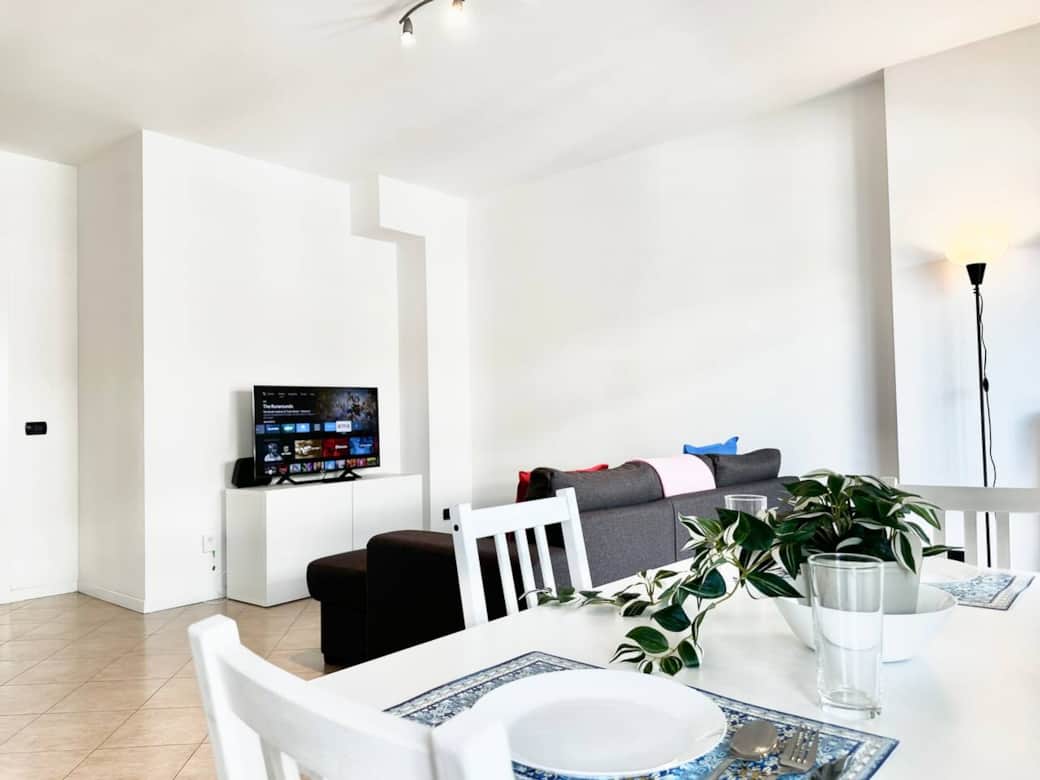 Living Room/Open Kitchen
You can enjoy your meals at the comfortable dining table, relax on the sofa with a Smart TV connected to the internet and air conditioner (a sofa bed is available upon request), or enjoy the fresh air on the private balcony.