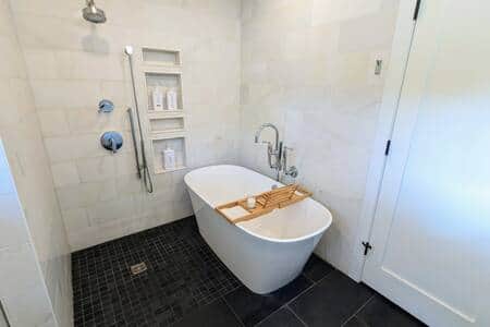 Soaking tub with spa-style amenities