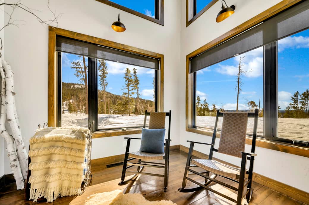 Gorgeous sunshine, bright, beautiful interior Gorgeous sunshine, bright, beautiful interior