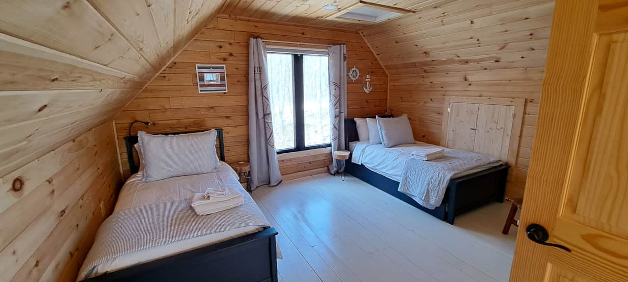 Loft Bedroom (Twin Trundle Beds)