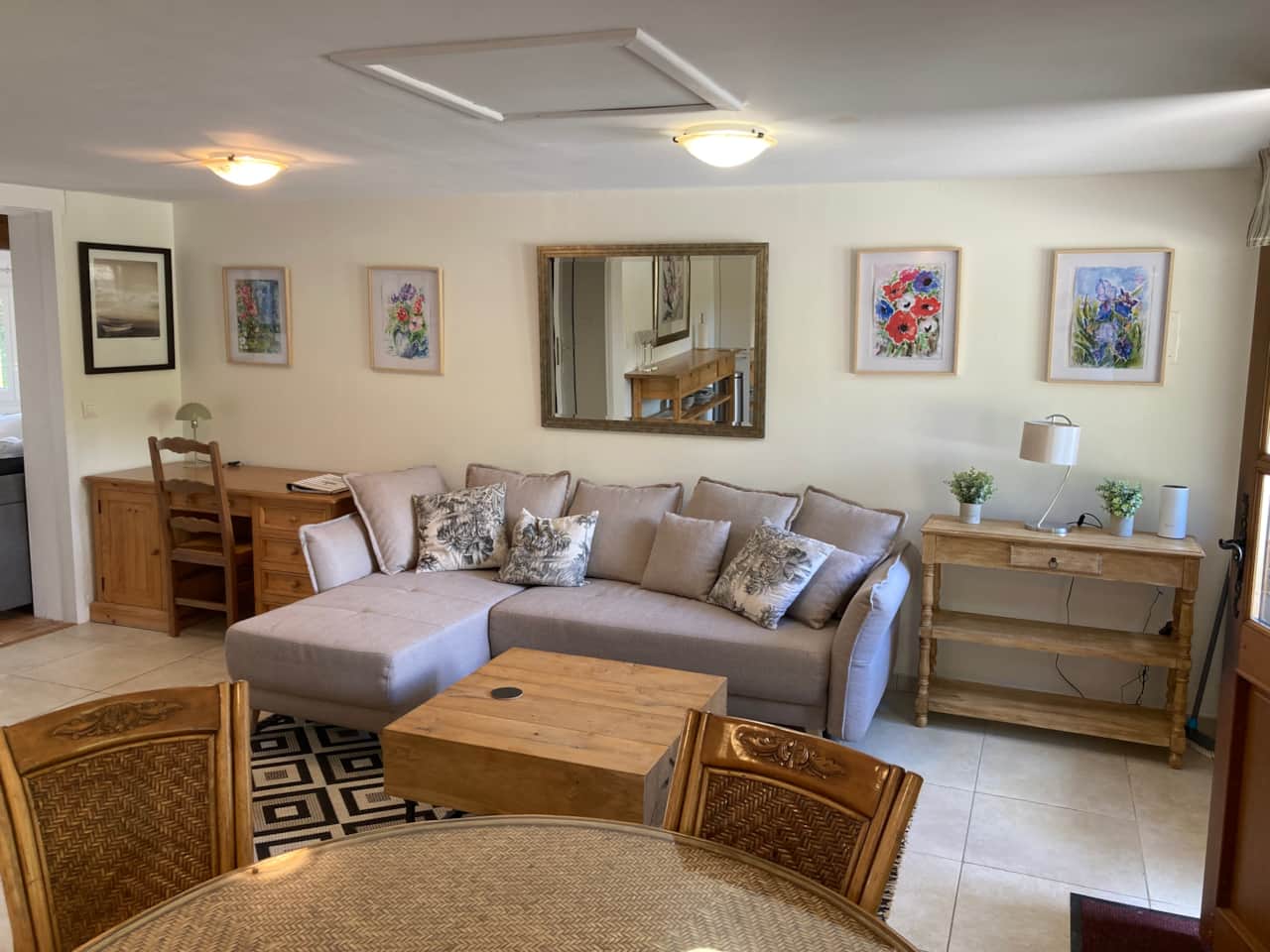 River Gite Lounge