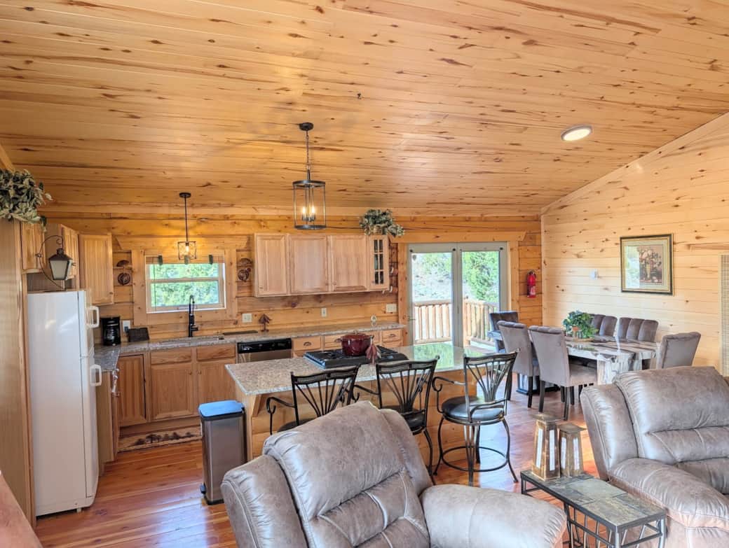 Fully equipped kitchen and dining space