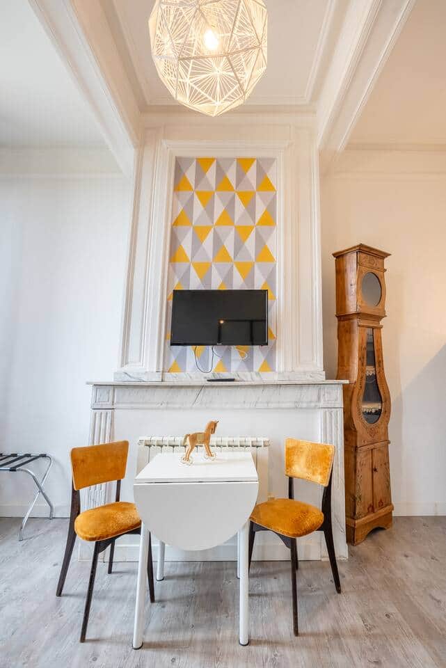 Chambre décor vintage avec mobilier d’époque