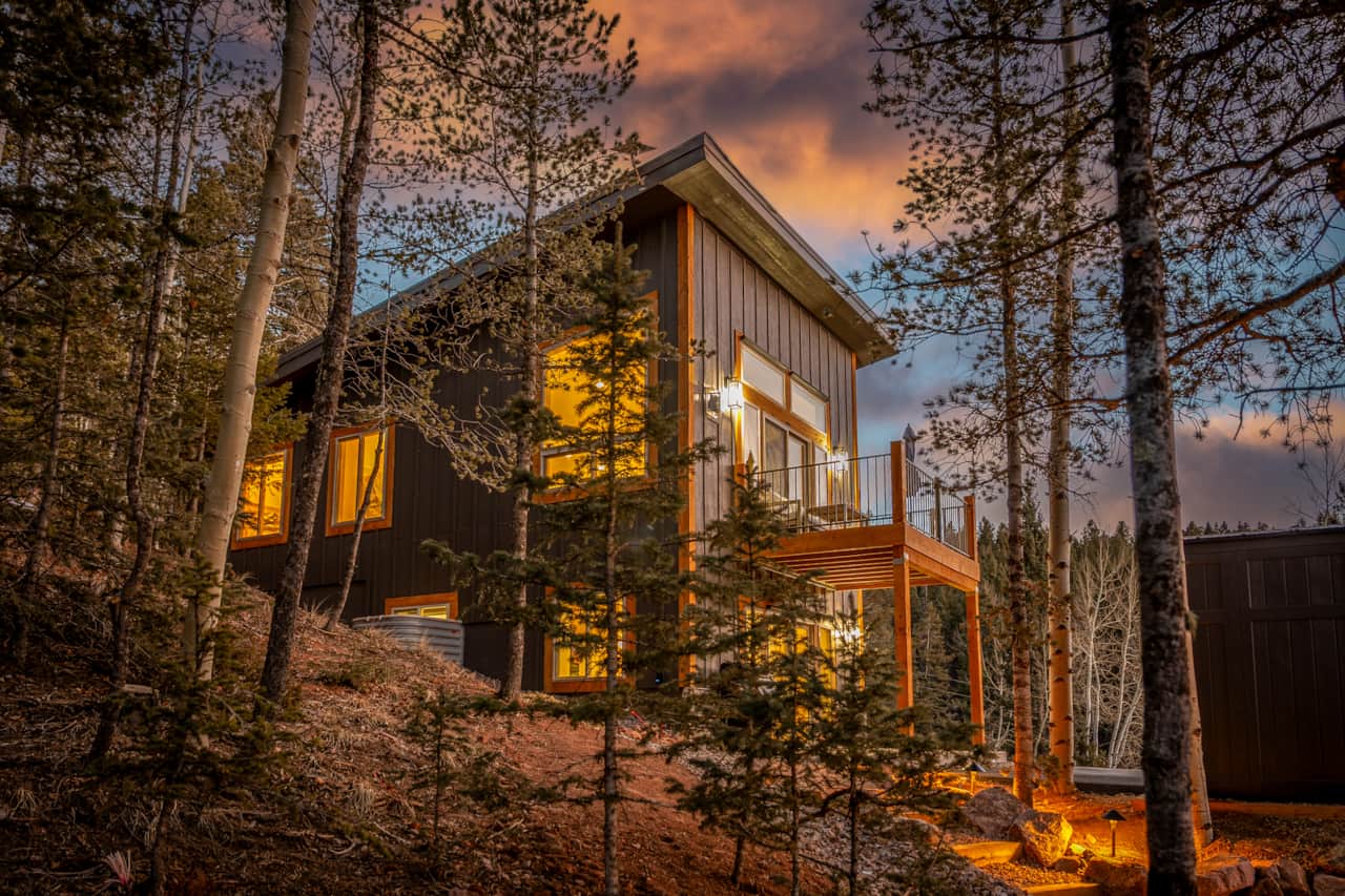 Escape to Hillside Haven, your modern mountain retreat!