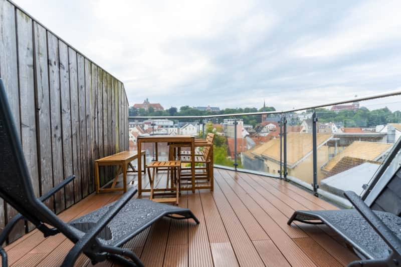 Dachterrasse mit Blick in die Innenstadt Flensburgs