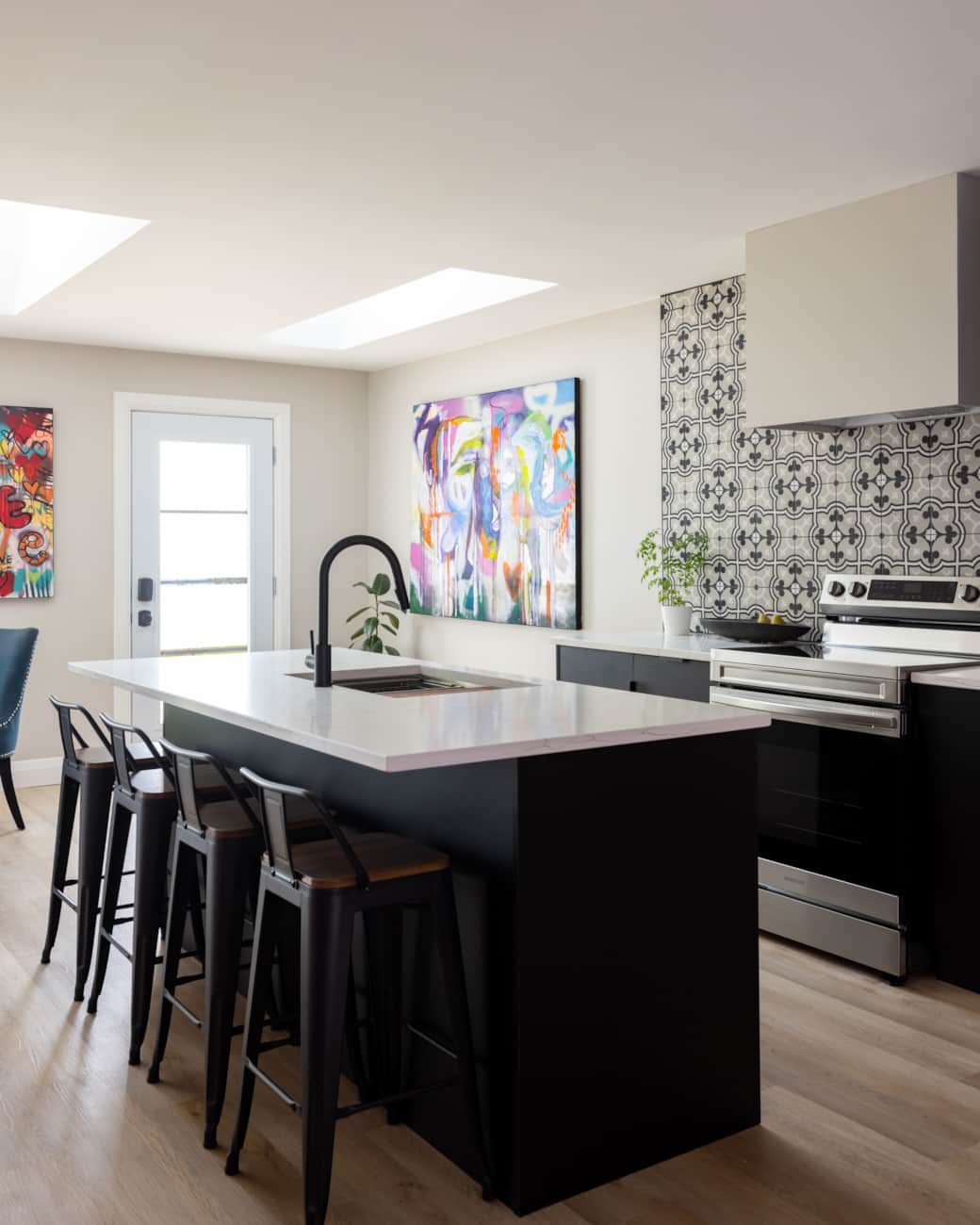 Water's Edge Artisan's Cove Kitchen 02