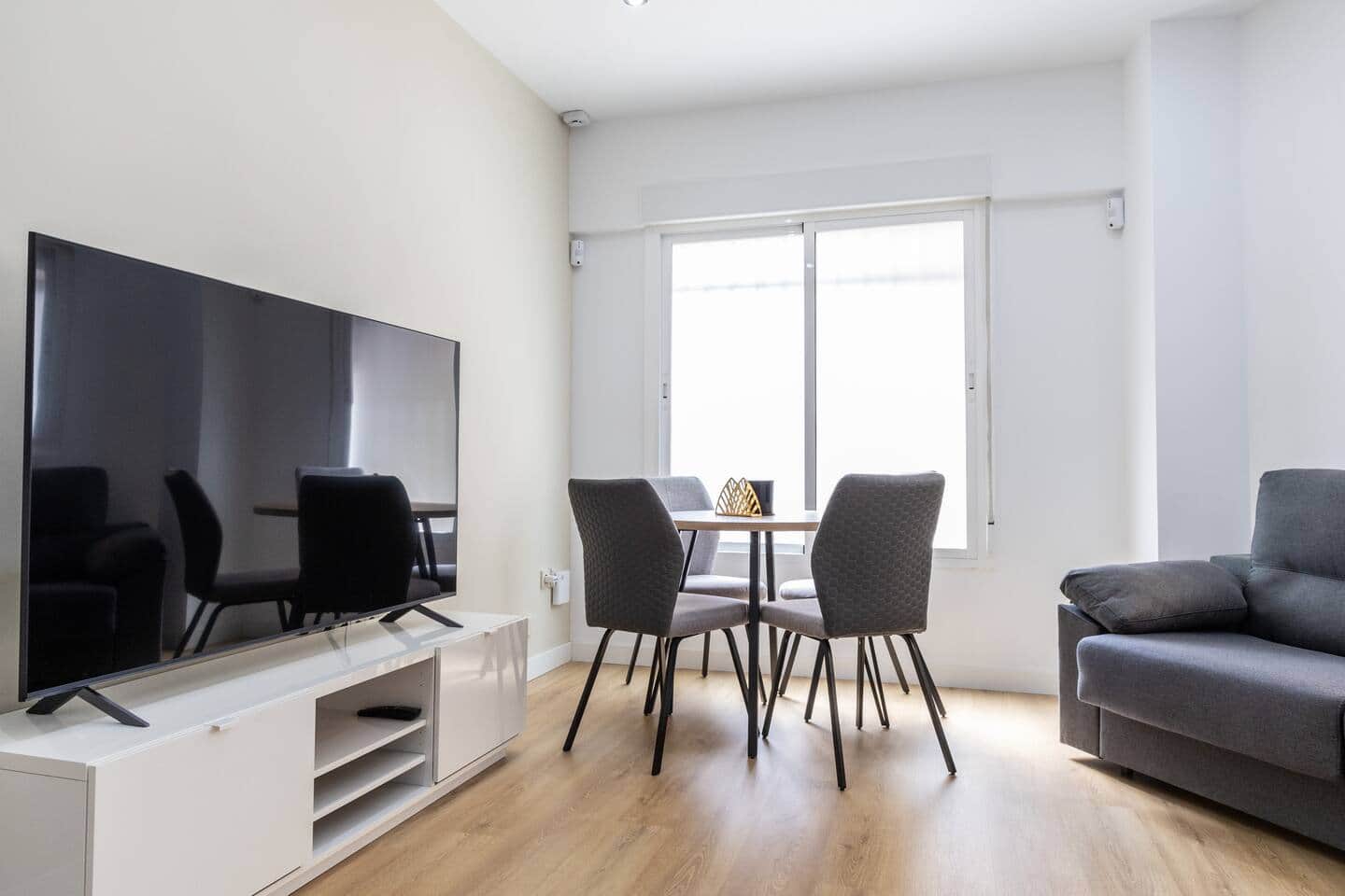 Apartamento moderno céntrico con AC y Luz natural — foto 4