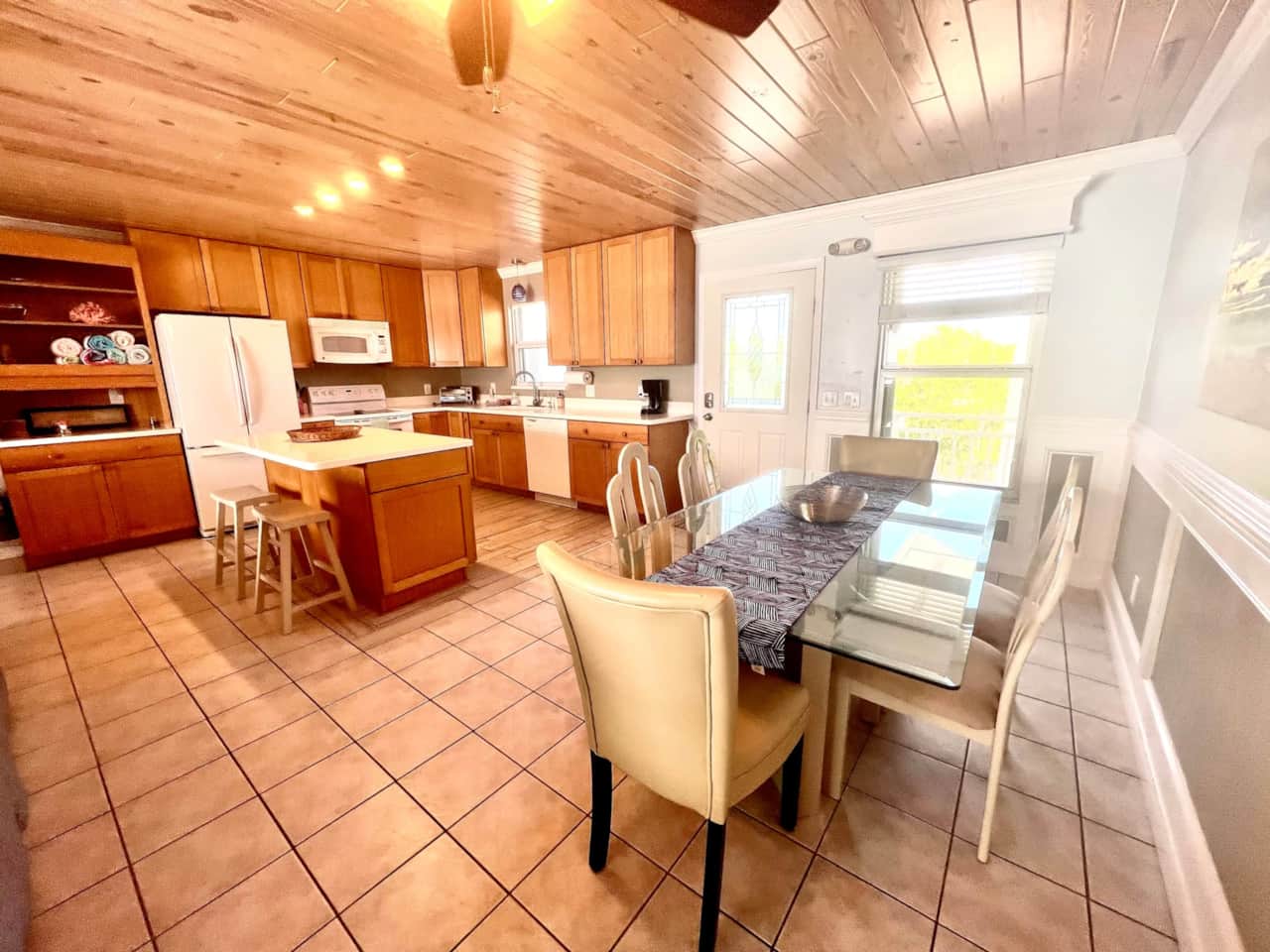 Kitchen / Dining Room 