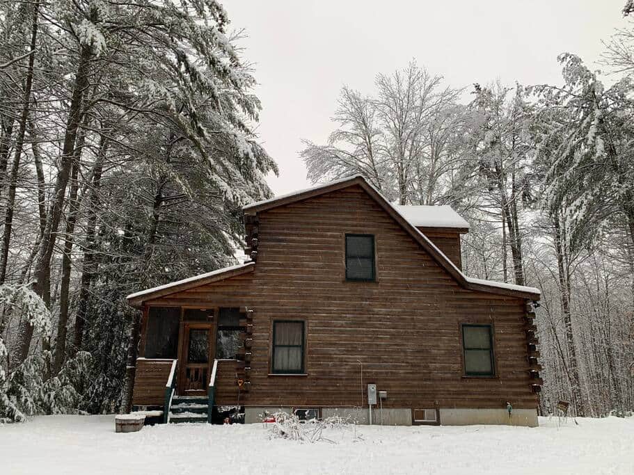 Beautiful cabin in the woods 