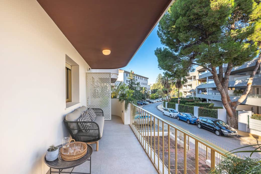 Your terrace lounge area: perfect for reading, chatting, or enjoying a drink while enjoying the outdoors. Feel the breeze and watch the life on the tree-lined street from the comfort and privacy of your own outdoor space.