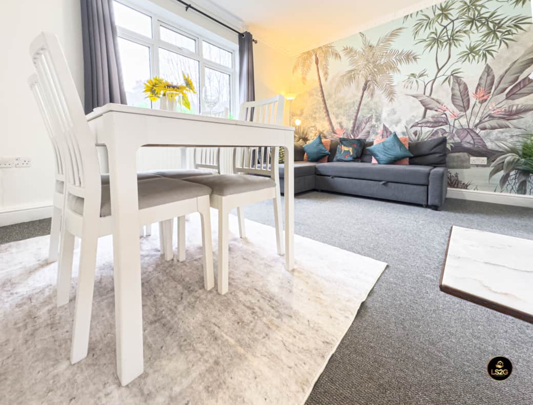 Living room with Smart TV and Sofa bed Living room with Smart TV and Sofa bed