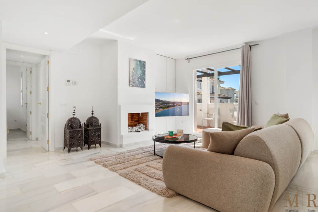 Spacious living room