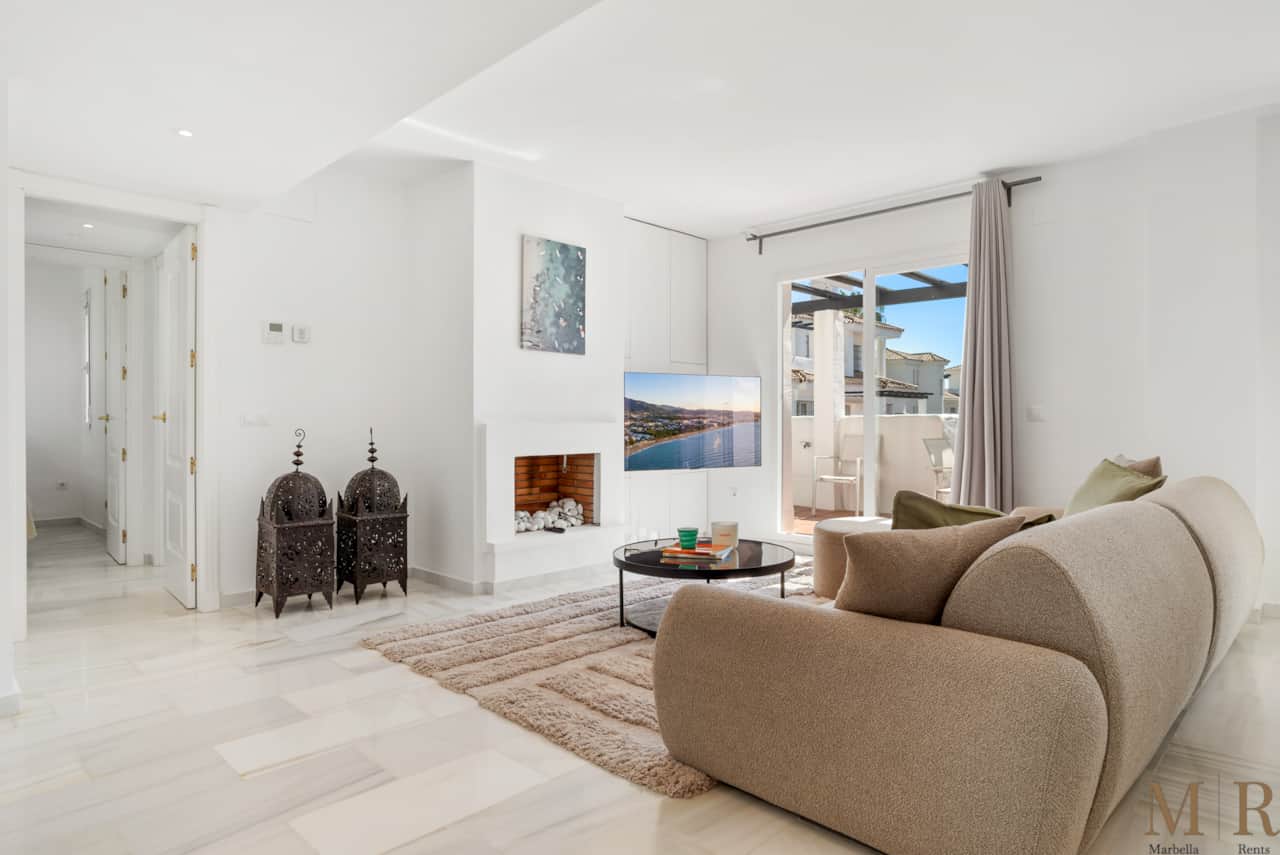 Spacious living room