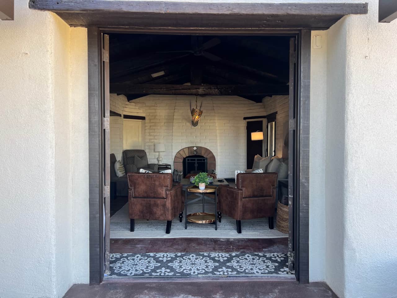 Bring the outside in to this cozy cottage