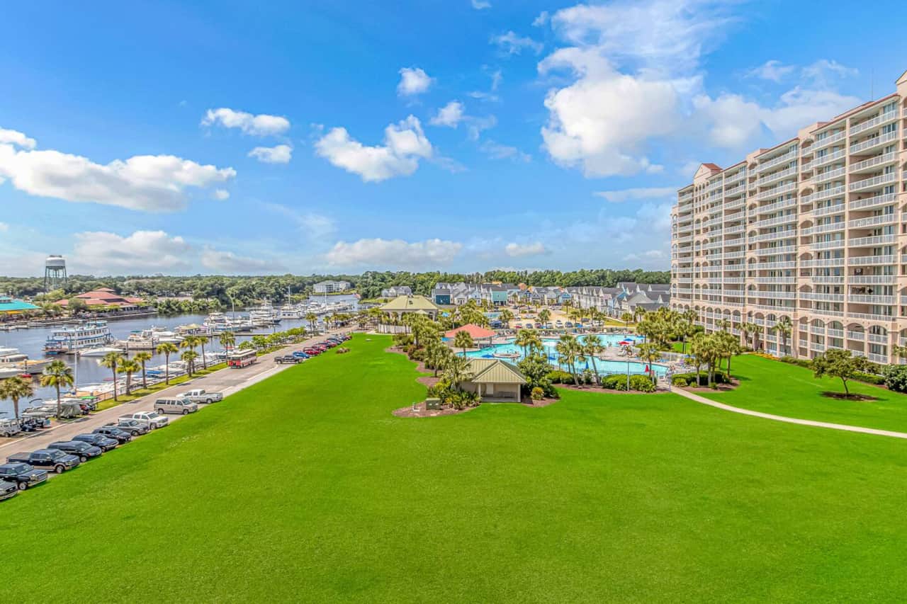 Waterfront Resort & Marina Views
Enjoy sweeping views of the Intracoastal Waterway, marina, and lush resort grounds.