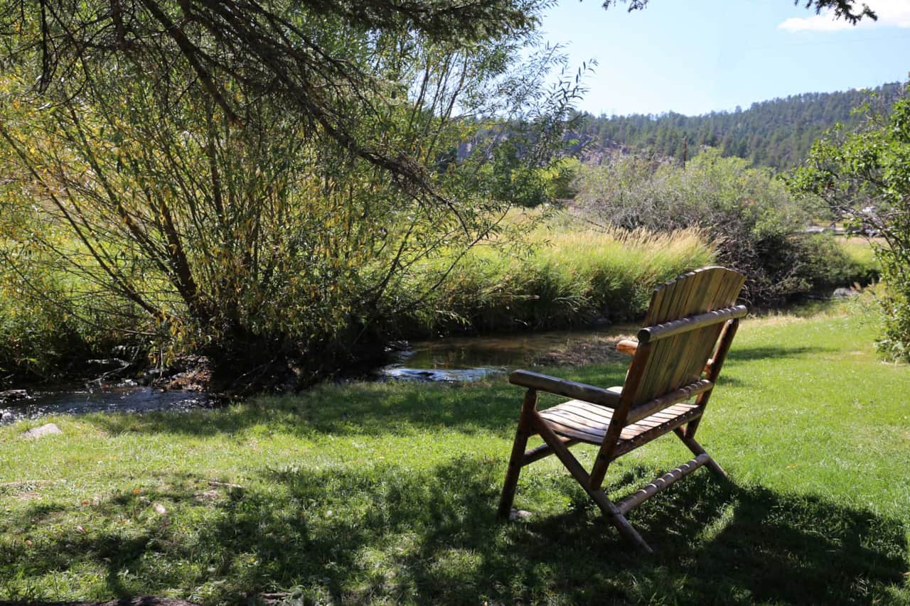 Relax creekside