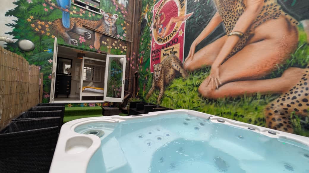 Brighton Parlour with Hot Tub