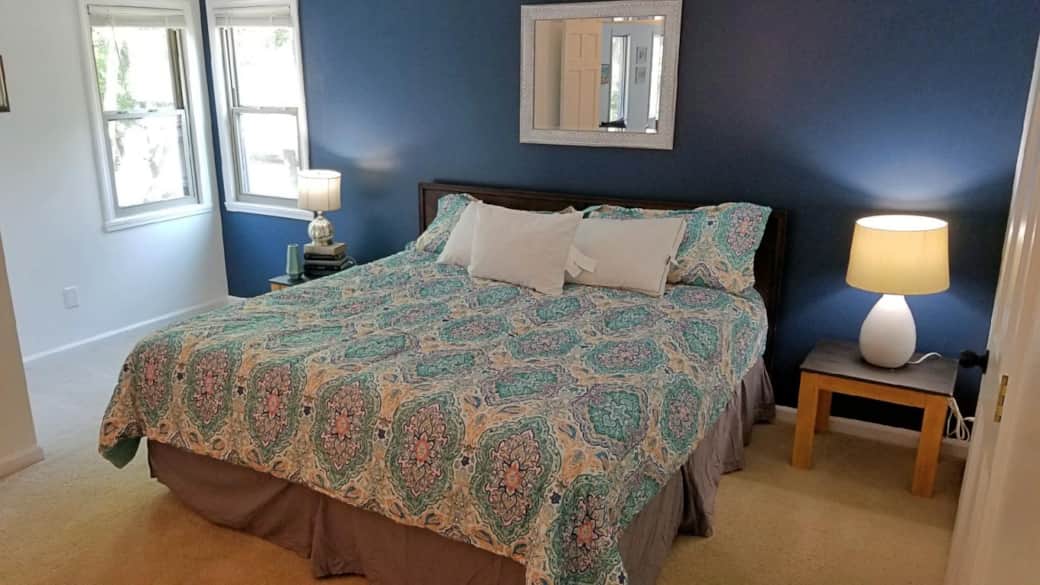 Master bedroom with King - 2