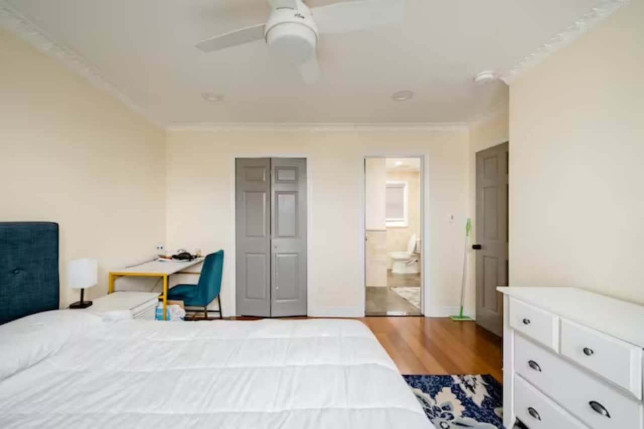 Queens Bedroom