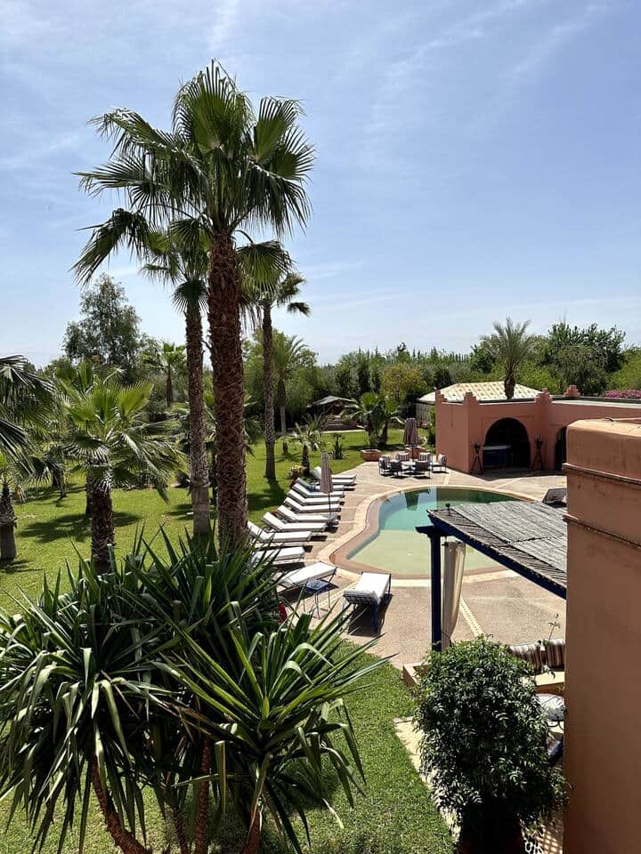 Vue sur la piscine et le jardin depuis le 1e étage Vue sur la piscine et le jardin depuis le 1e étage