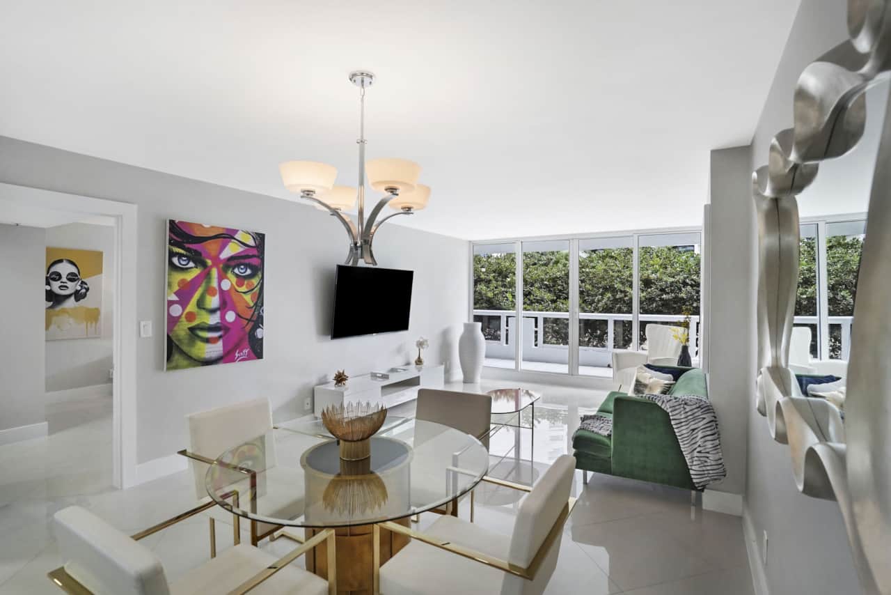 Chasing Stars! (1 bedroom condo)