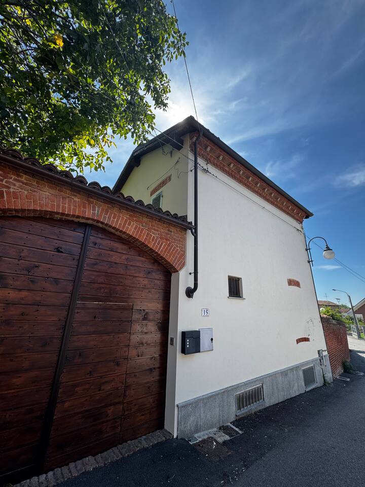 Independent Home with Private Courtyard – Monferrato