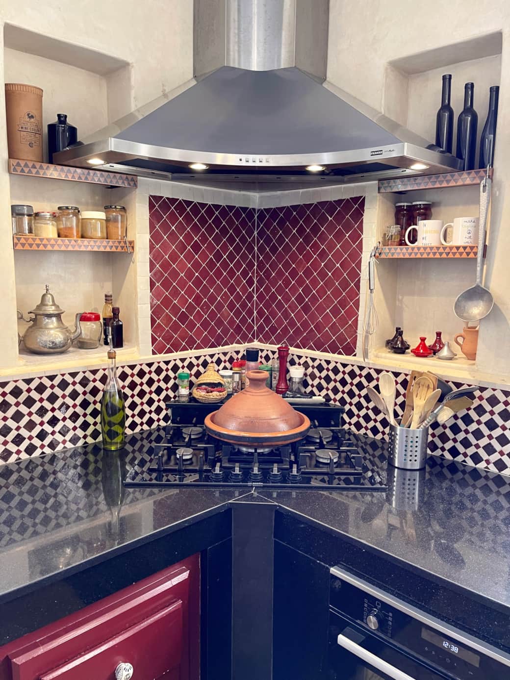 Grande table de cuisson, four