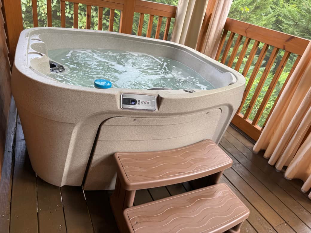 Year-round Hot Tub 