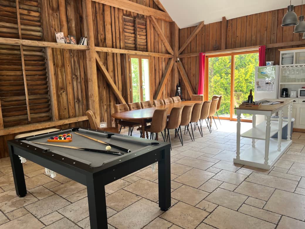 Salle à manger et billard