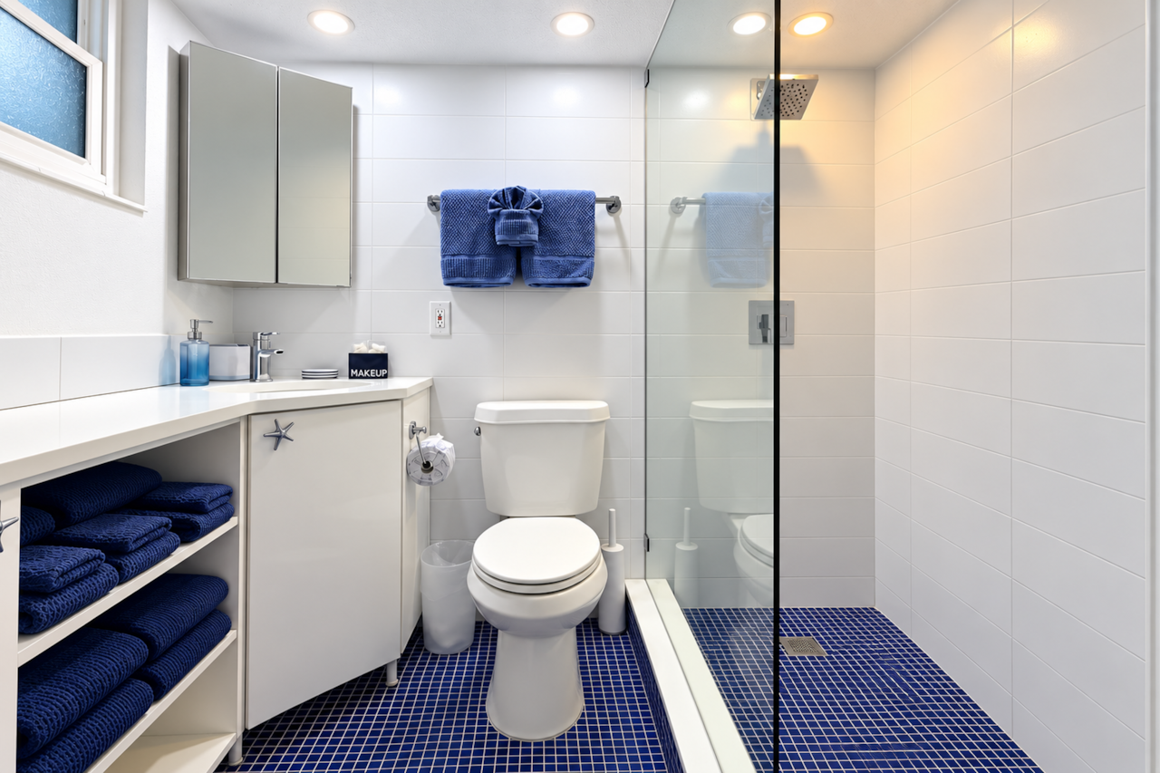 New Renovated with gorgeous walk-in shower