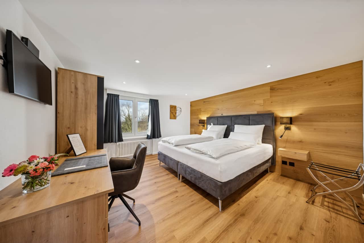 Hauptschlafzimmer der suite4you mit 200 x 200 cm Boxspringbett