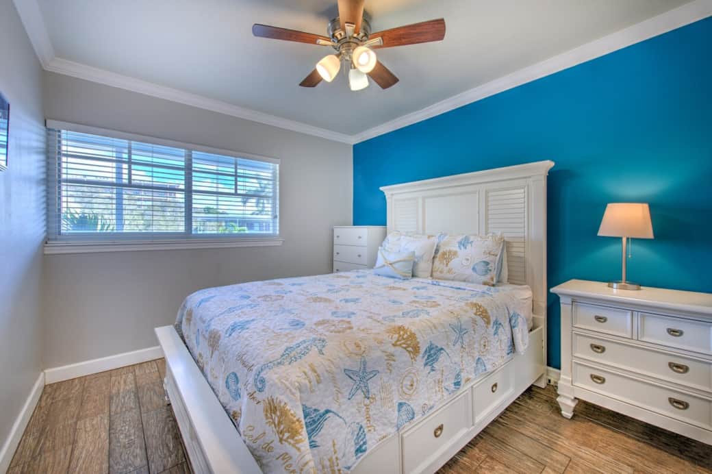 1st Bedroom - queen mattress w new bedding & furniture 