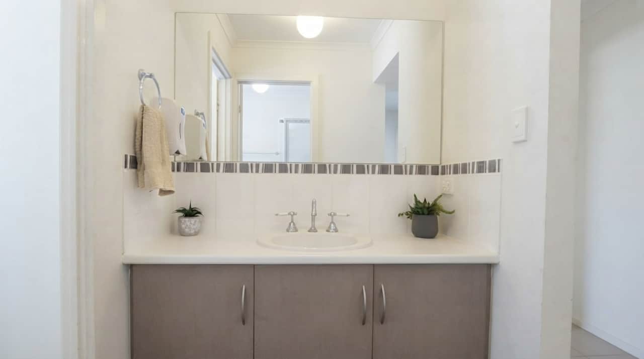 Split bathroom, perfect for families