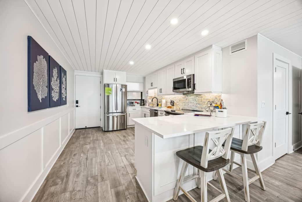 777 Amelia by the Sea - Breakfast Bar and Full Kitchen