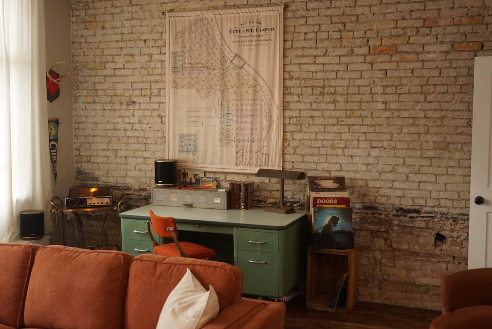 https://l.icdbcdn.com/oh/1ac22845-3909-4bc1-bef0-e8096bbef998.jpg?w=2080-2
