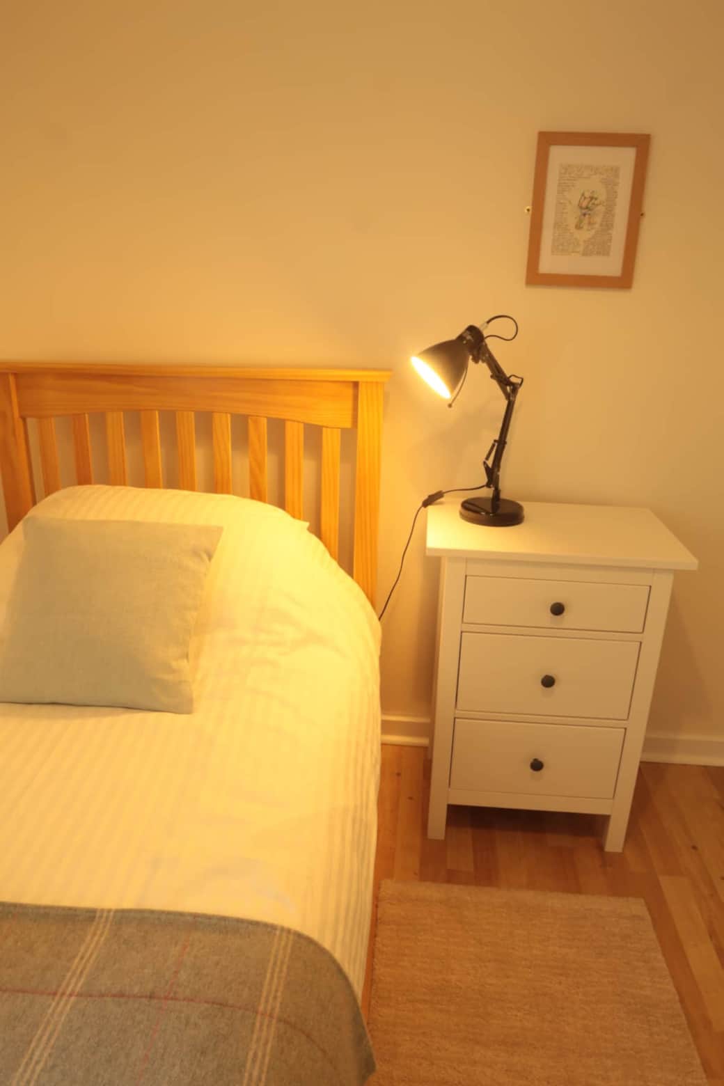 One of the cosy single bedrooms