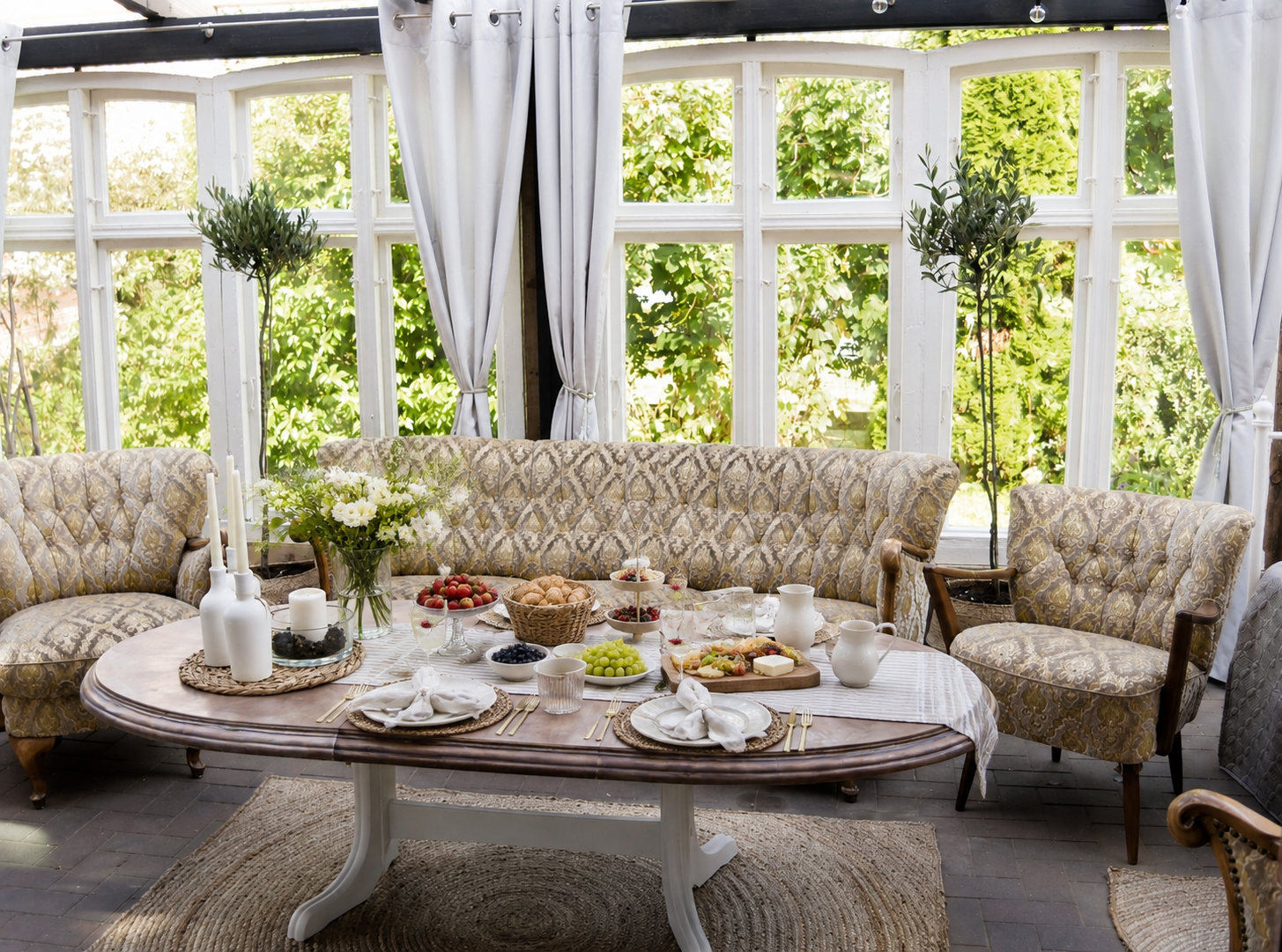 Brunch im Outdoor-Wohnzimmer