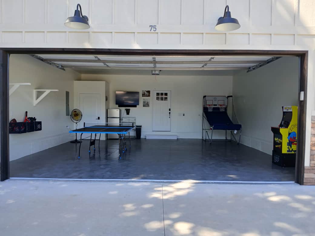 garage with games