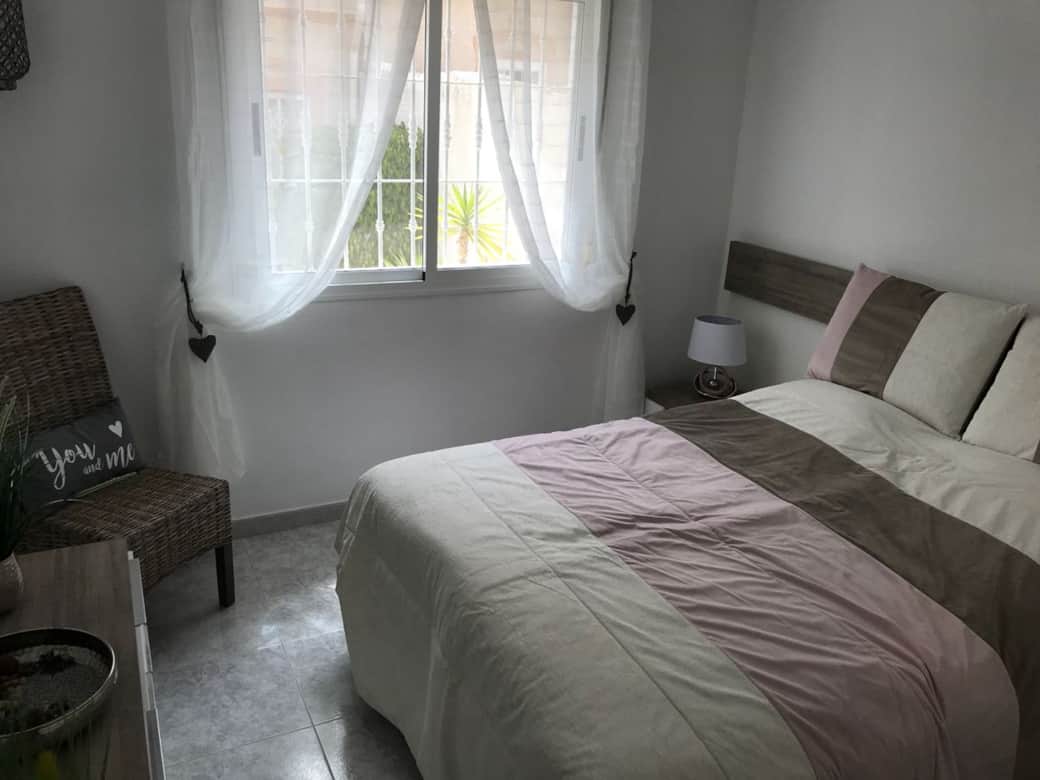 Schlafzimmer 1