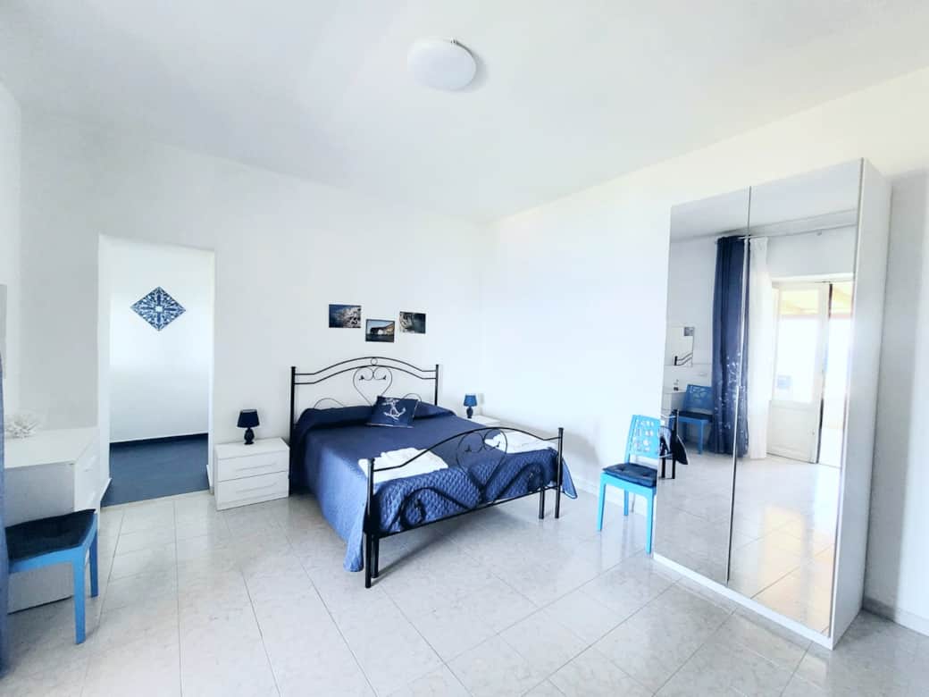 Camera matrimoniale a Pollara Salina, ampia, luminosa e arredata con gusto