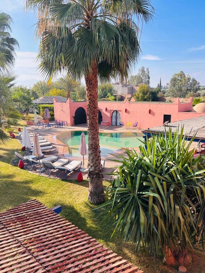Vue sur la piscine depuis le 1e étage Vue sur la piscine depuis le 1e étage