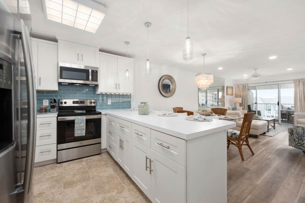 Modern and Fully Equipped Kitchen