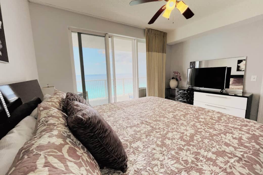 Master Bedroom with ocean view and exit to the balcony 