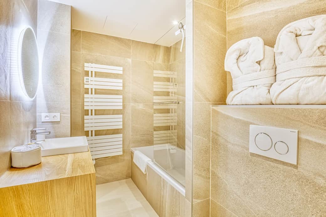 Bathroom 3, with bath tube for bedroom 3 Bathroom 3, with bath tube for bedroom 3