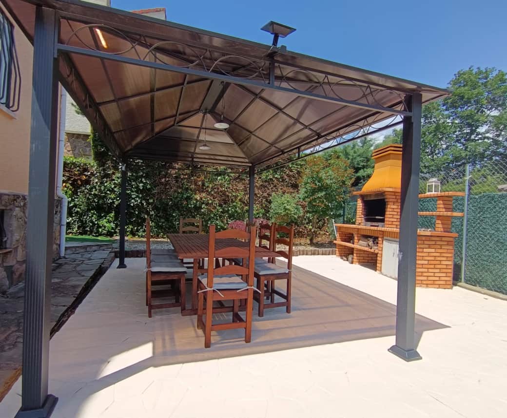 Cenador y barbacoa casa rural becerril de la sierra 2