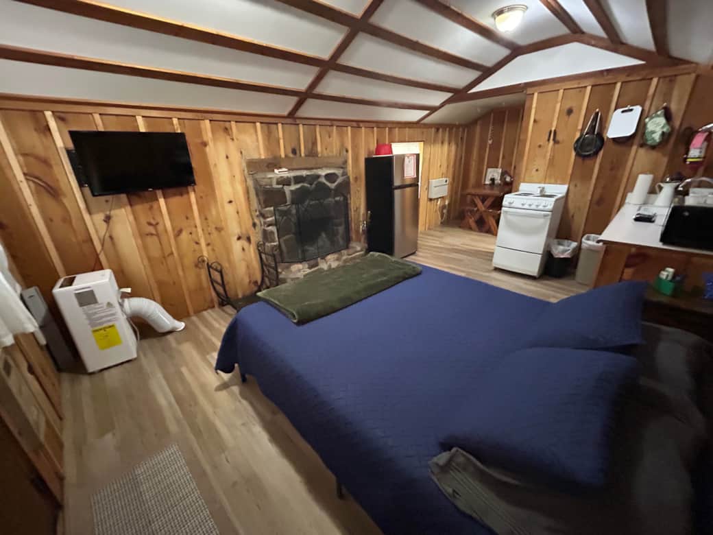 Cabin 7 bed and fireplace Cabin 7 bed and fireplace