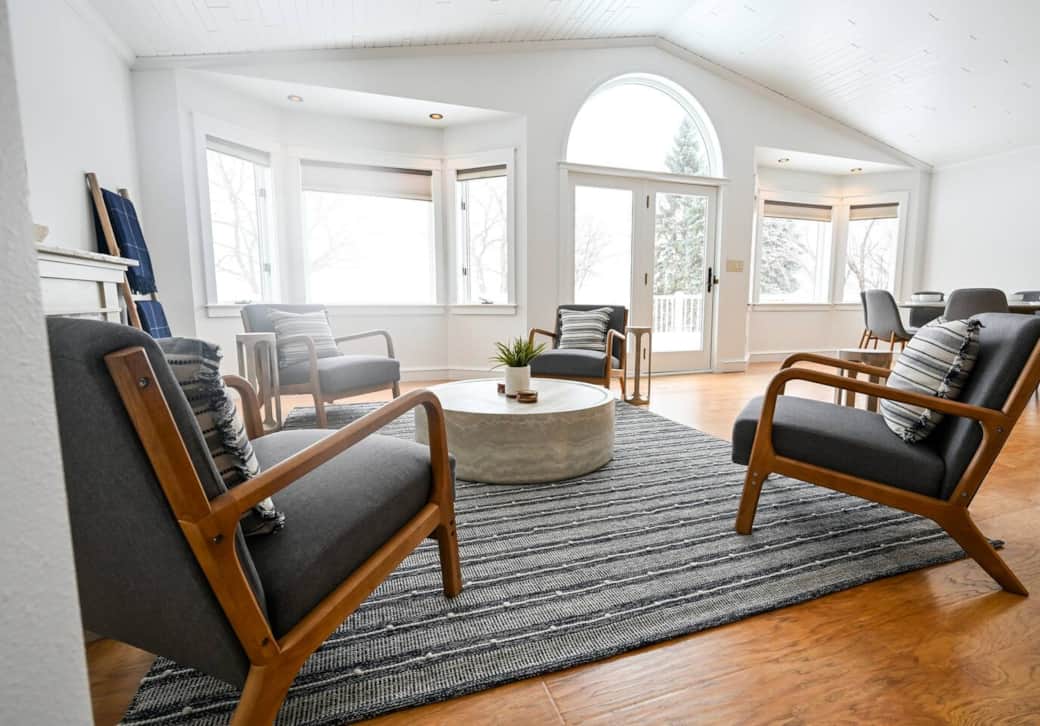 Large Windows and Natural Light Large Windows and Natural Light