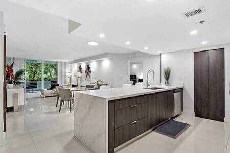 Seating at kitchen counter, fully equipped kitchen with washer/dryer