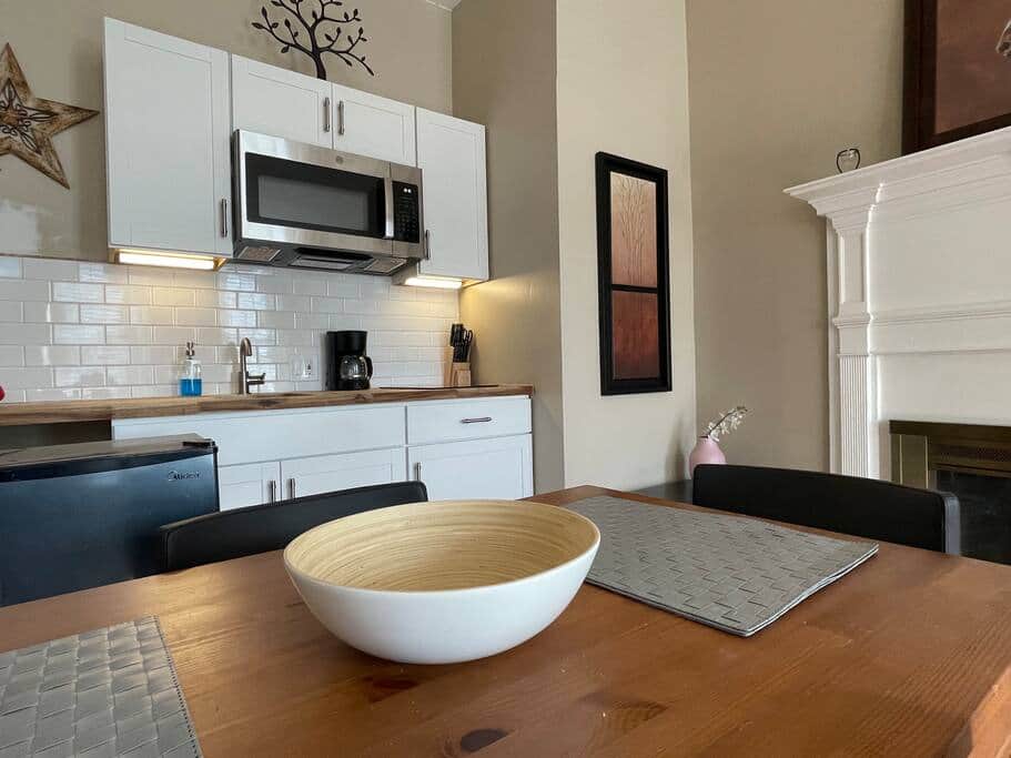 OPEN & BRIGHT KITCHENETTE 