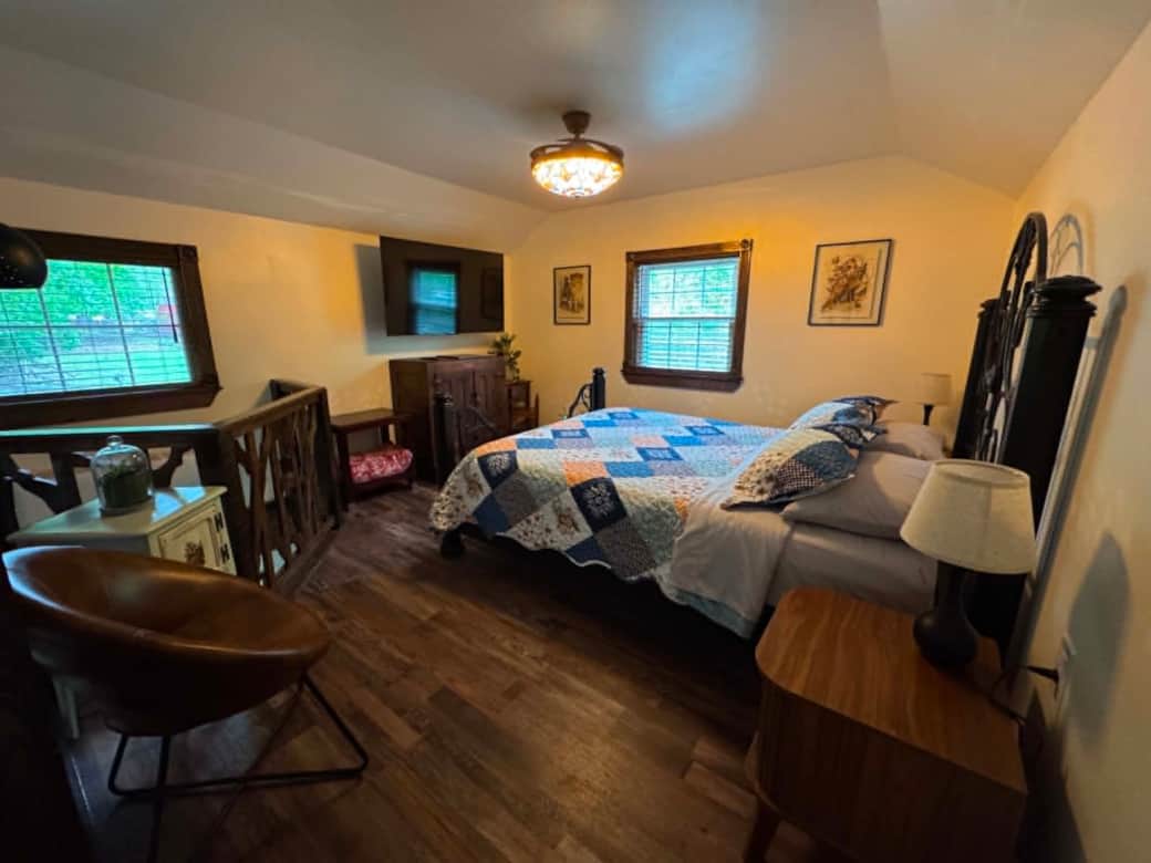 Cozy sleeping area with Queen Bed & TV with Streaming Cozy sleeping area with Queen Bed & TV with Streaming